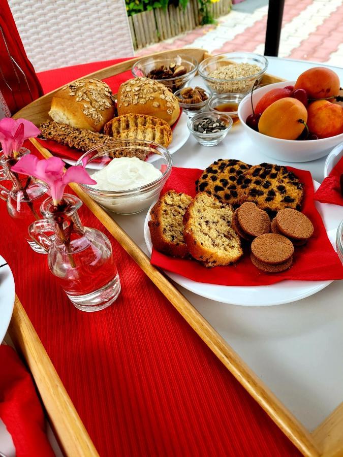 Aura Guest House Койнира Екстериор снимка